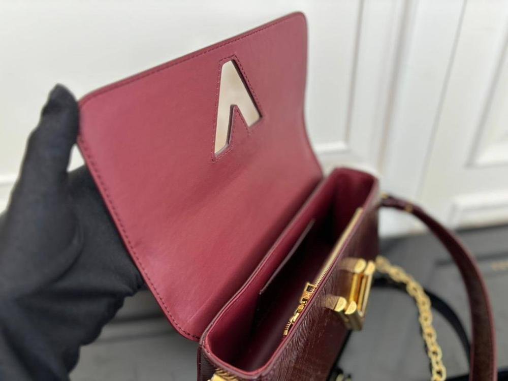 Lv bag - الصورة 6