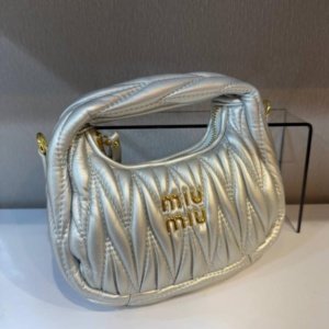 شنطة miu miu