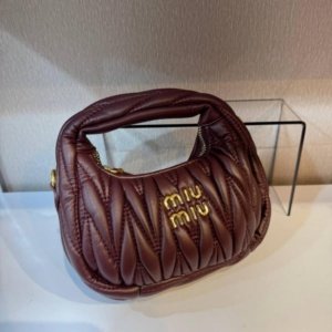 شنطة miu miu