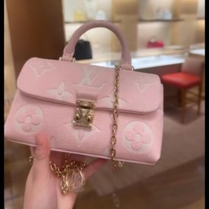 شنطة لويس فيتون