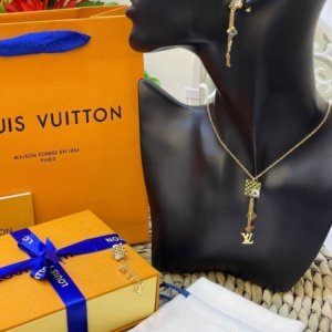سلسال لويس فيتون