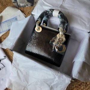 ديور جلد تمساح