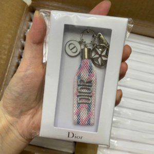 ميداليه Dior الاصليه