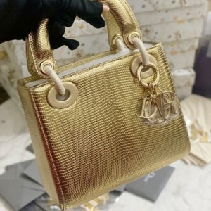 ديور جلد تمساح