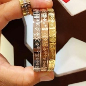 طقم لويس فيتون