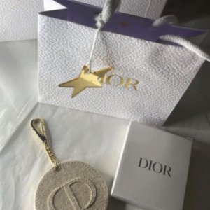 ميداليه -Dior-